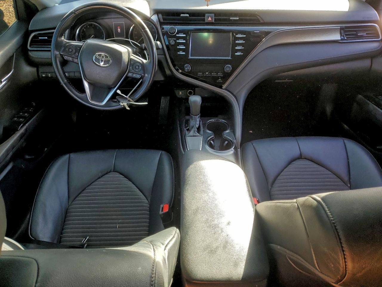2019 TOYOTA CAMRY L photo 8