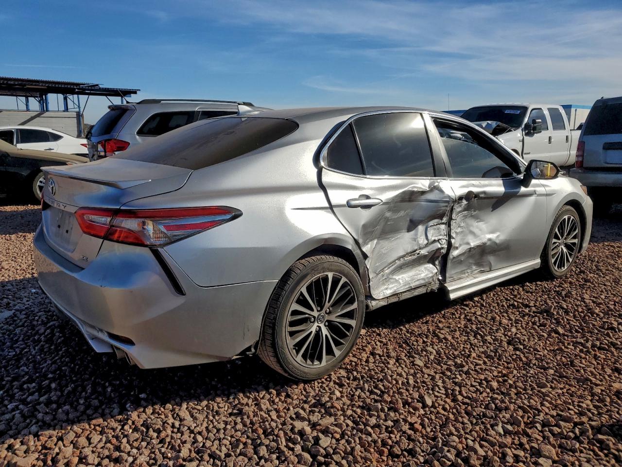 2019 TOYOTA CAMRY L photo 3