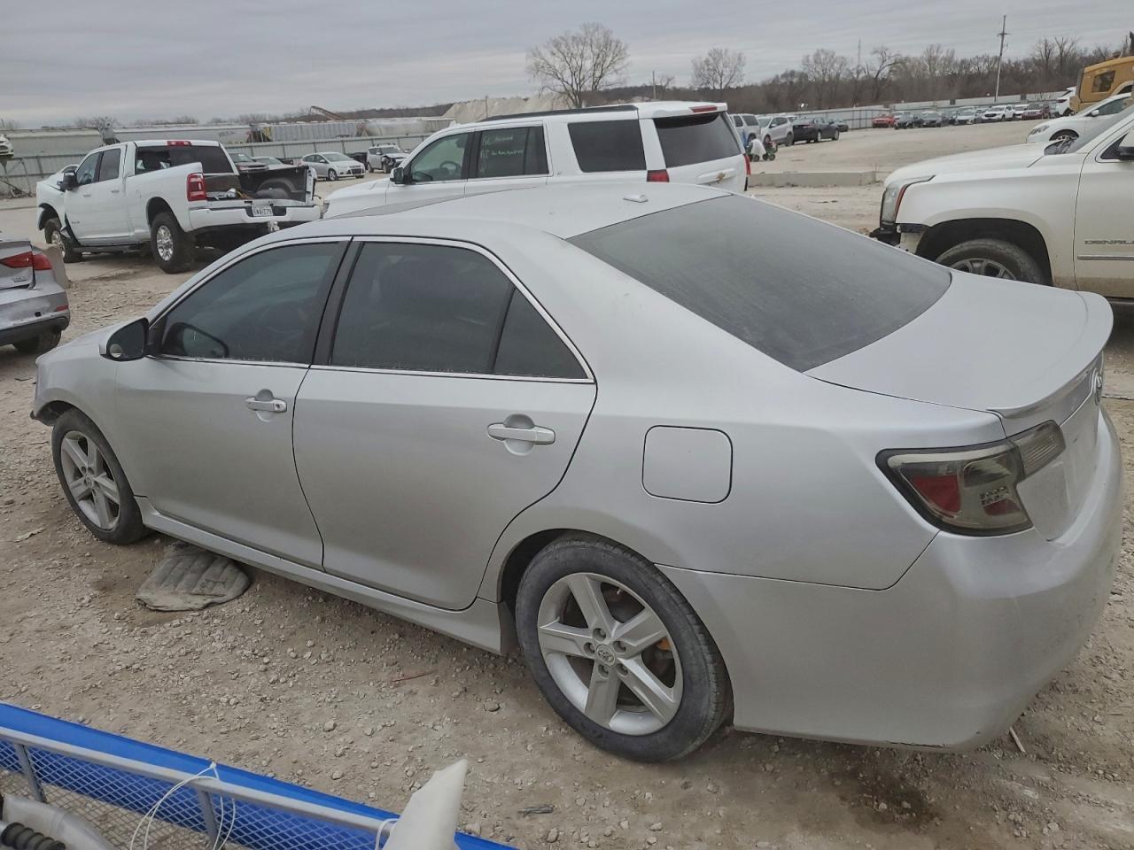 2012 TOYOTA CAMRY BASE photo 3