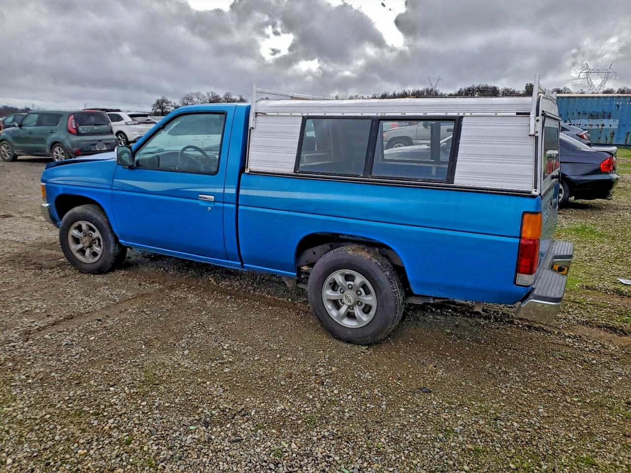 1997 NISSAN TRUCK BASE photo 2