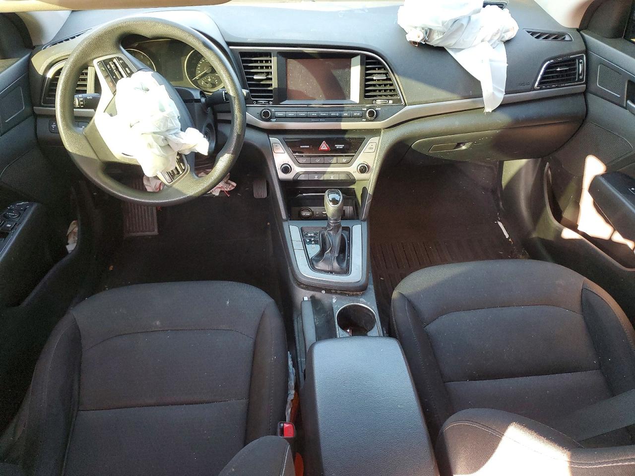 2018 HYUNDAI ELANTRA photo 8
