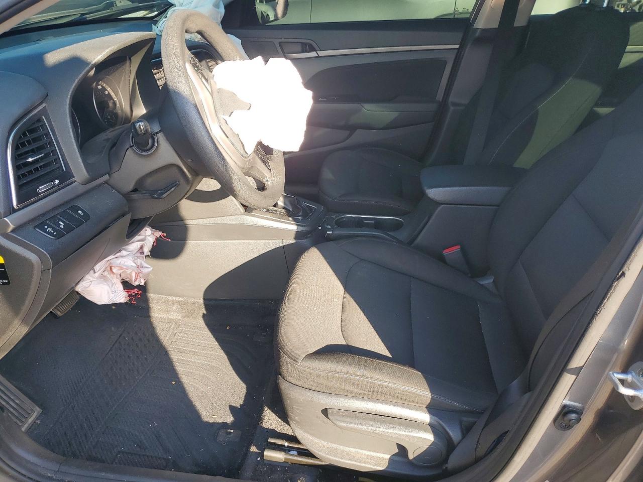 2018 HYUNDAI ELANTRA photo 7
