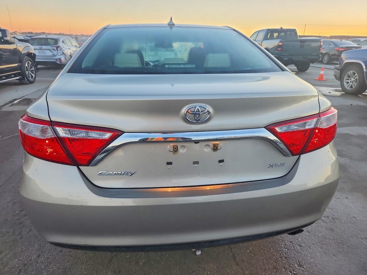 2017 TOYOTA CAMRY LE photo 6