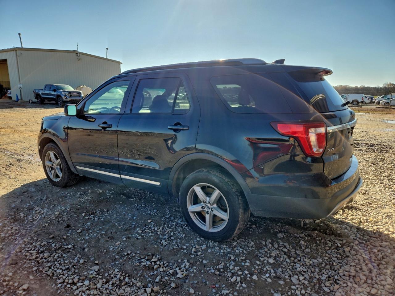 2016 FORD EXPLORER XLT photo 2