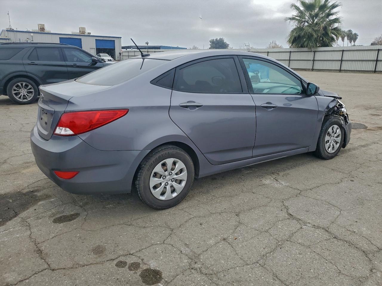 2017 HYUNDAI ACCENT SE photo 3