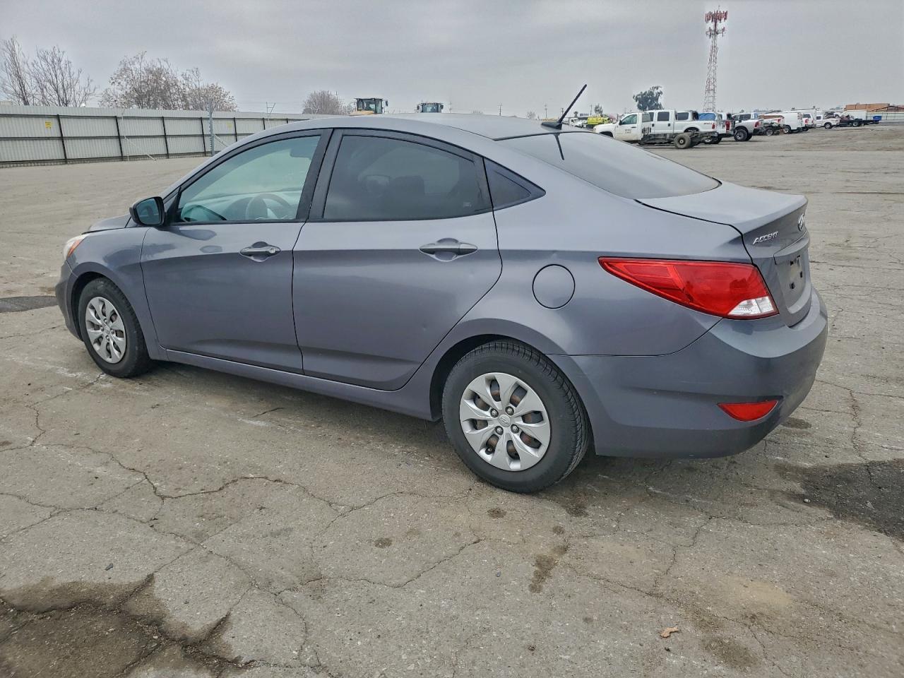 2017 HYUNDAI ACCENT SE photo 2