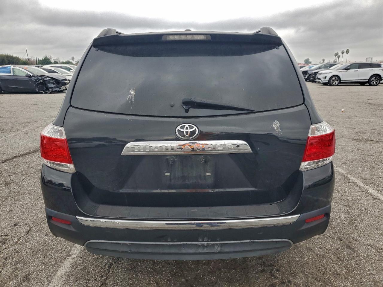 2011 TOYOTA HIGHLANDER BASE photo 6