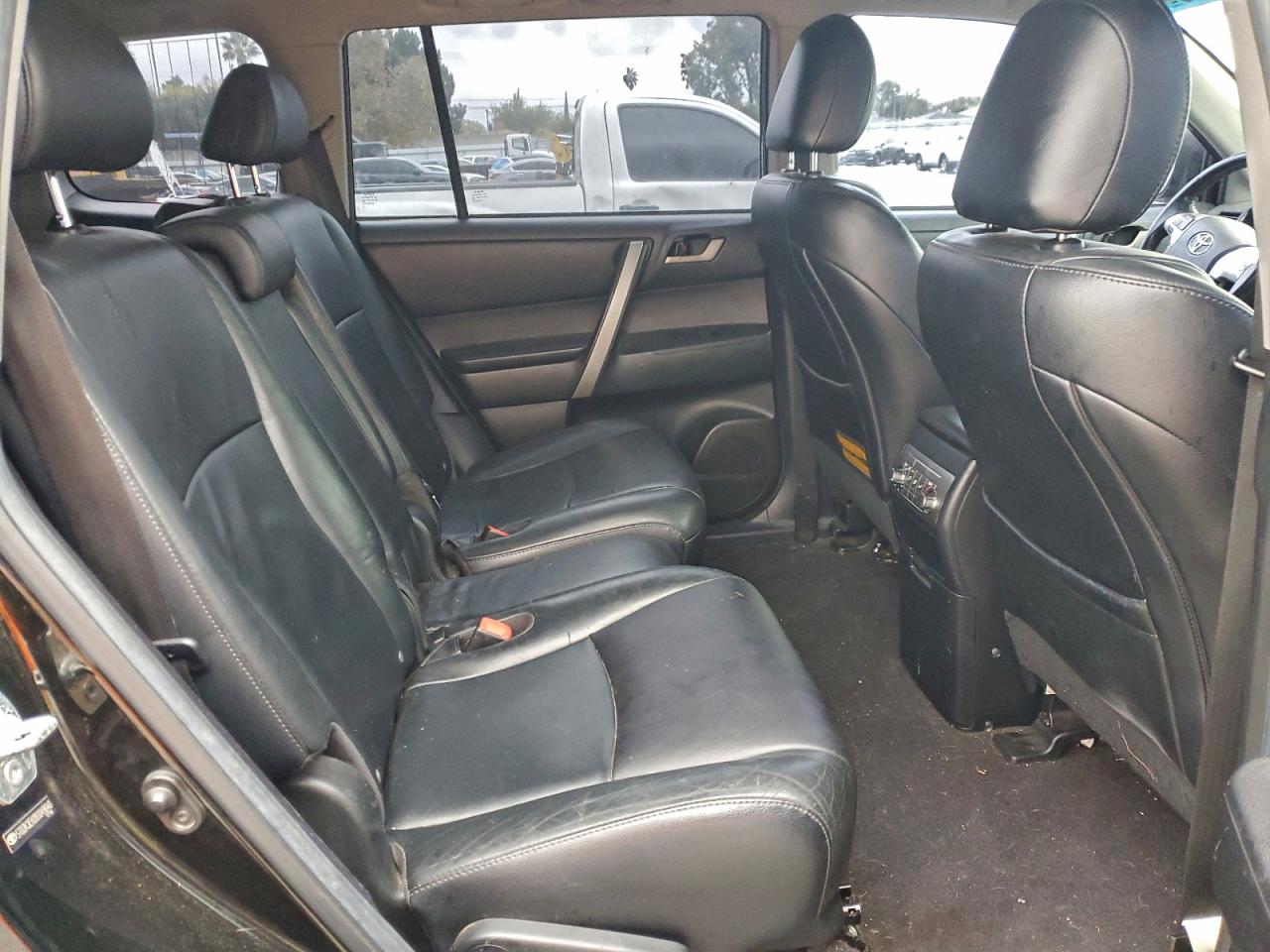 2011 TOYOTA HIGHLANDER BASE photo 11