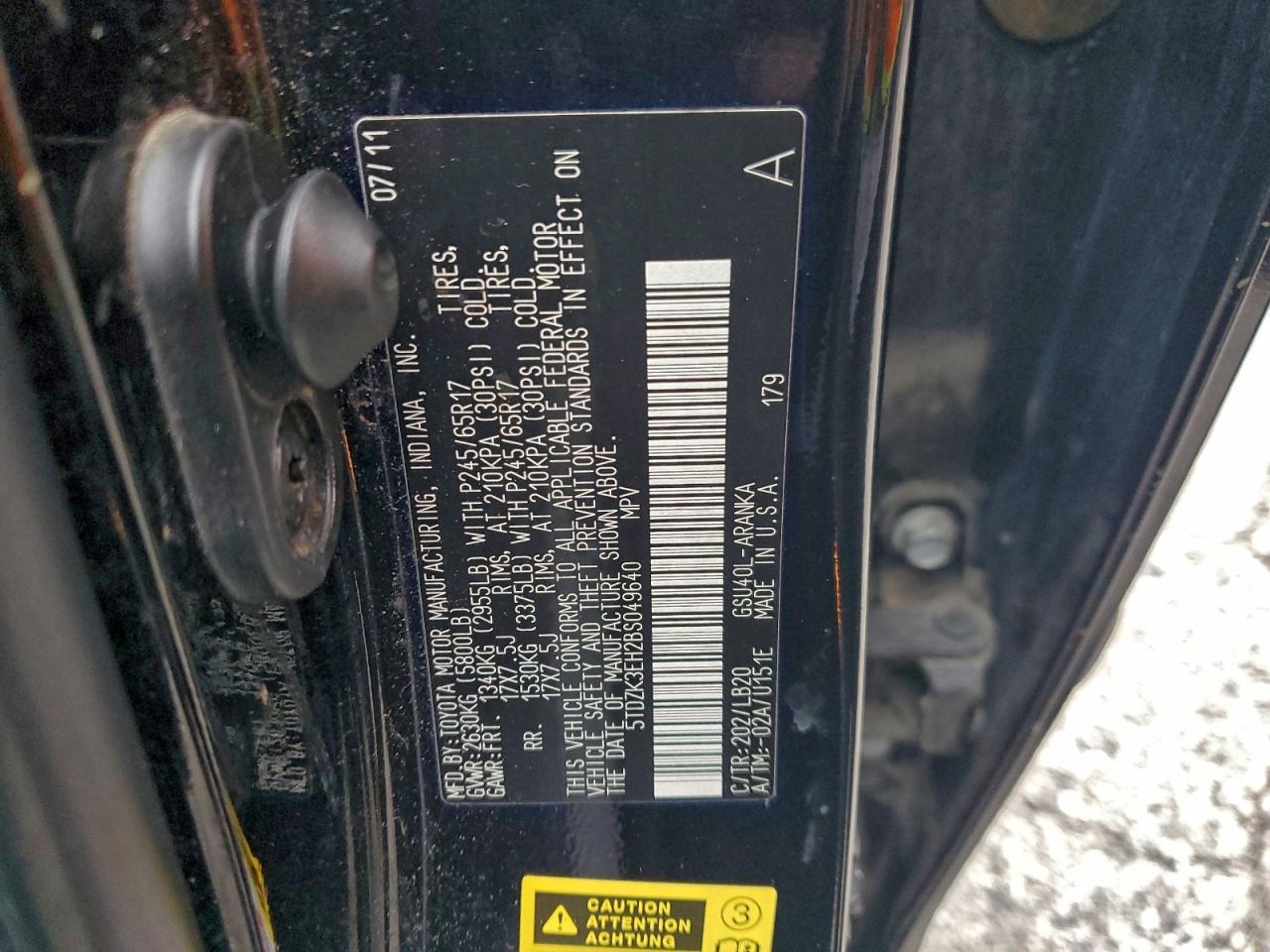2011 TOYOTA HIGHLANDER BASE photo 13