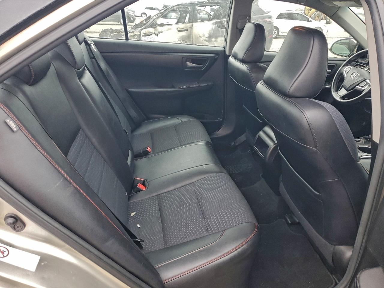 2015 TOYOTA CAMRY LE photo 10