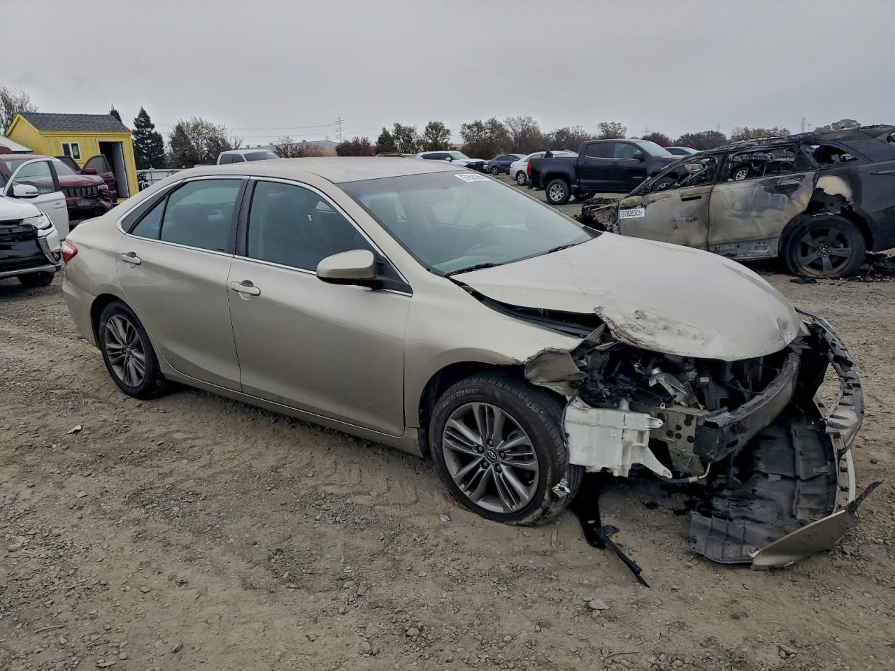 2015 TOYOTA CAMRY LE photo 4
