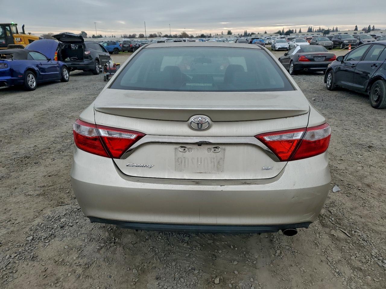 2015 TOYOTA CAMRY LE photo 6