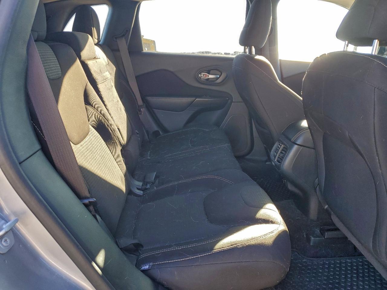 2016 JEEP CHEROKEE LATITUDE photo 11