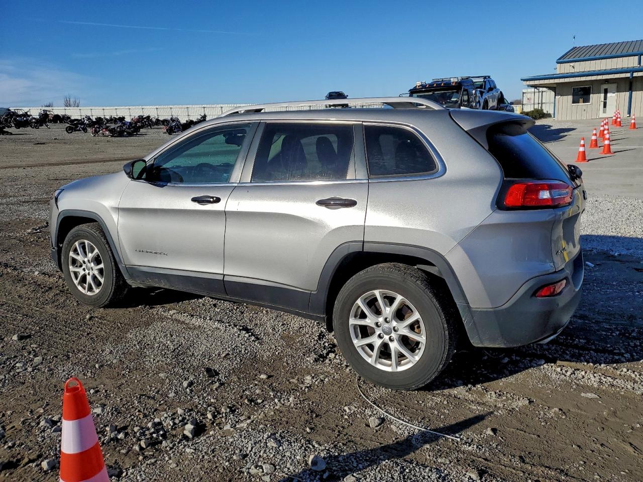 2016 JEEP CHEROKEE LATITUDE photo 2