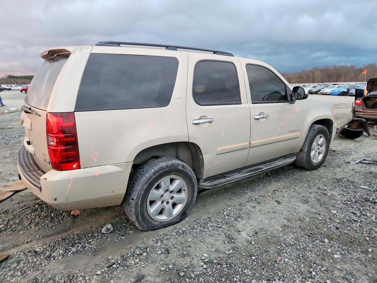 2007 CHEVROLET TAHOE C1500 photo 3
