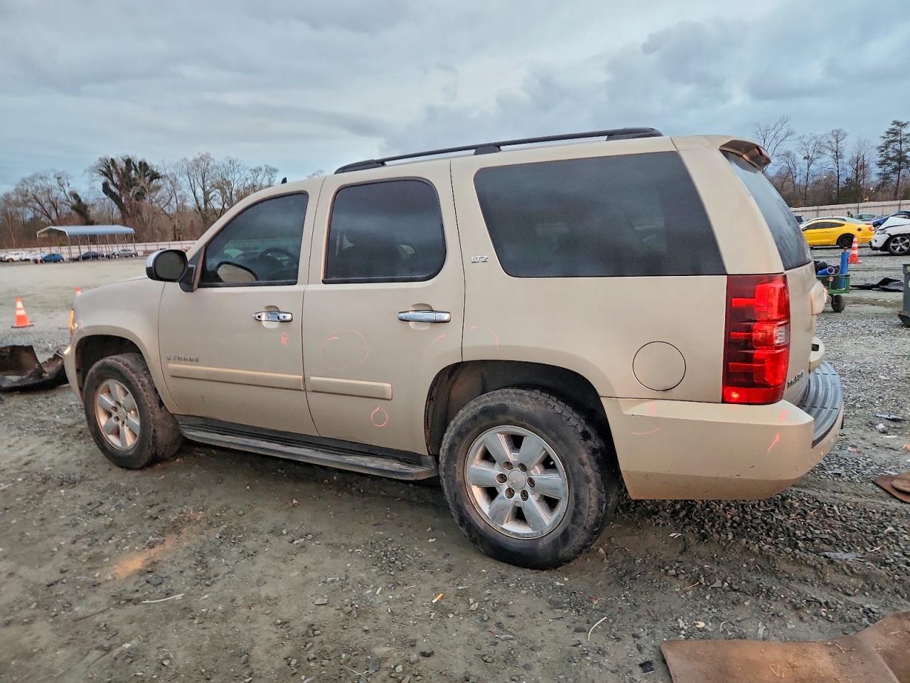 2007 CHEVROLET TAHOE C1500 photo 2