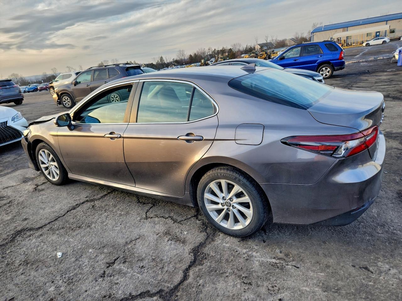 2021 TOYOTA CAMRY LE photo 2