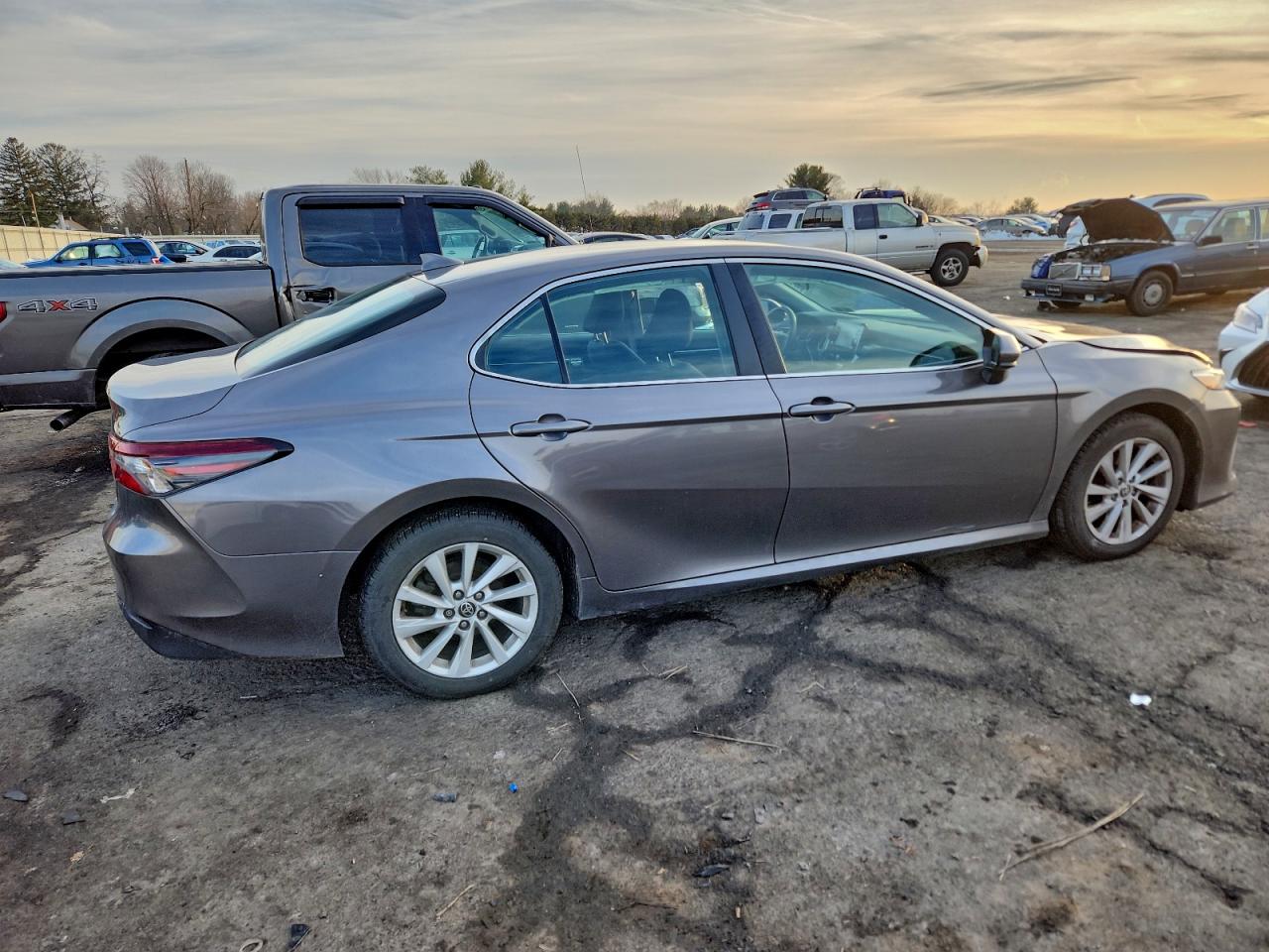 2021 TOYOTA CAMRY LE photo 3