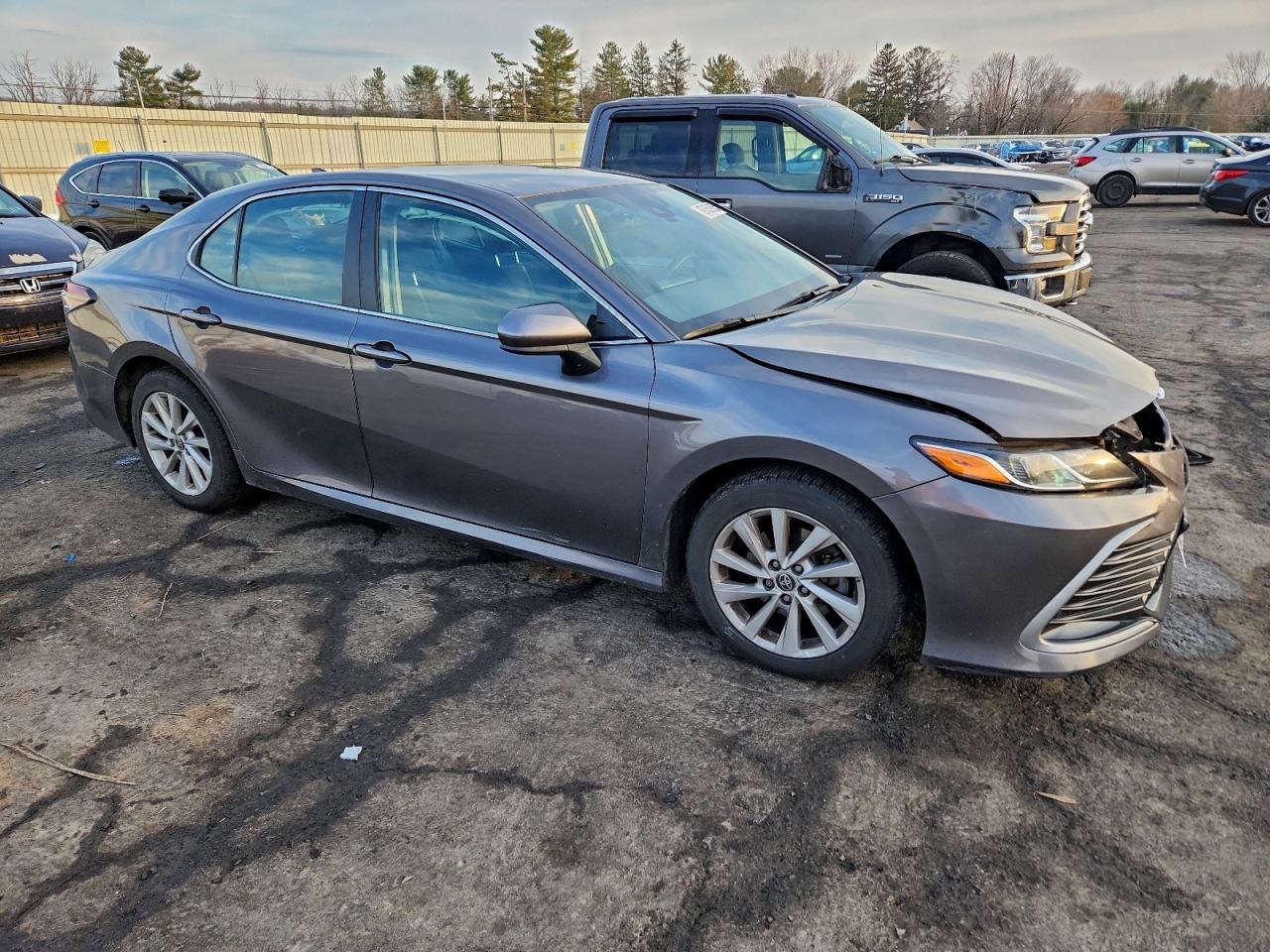 2021 TOYOTA CAMRY LE photo 4