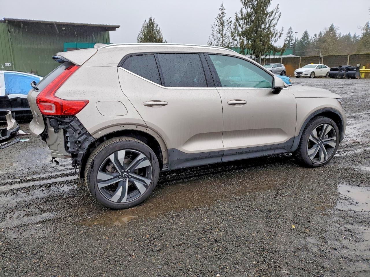 2023 VOLVO XC40 ULTIMATE photo 3