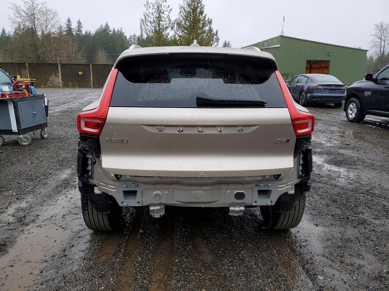 2023 VOLVO XC40 ULTIMATE photo 6