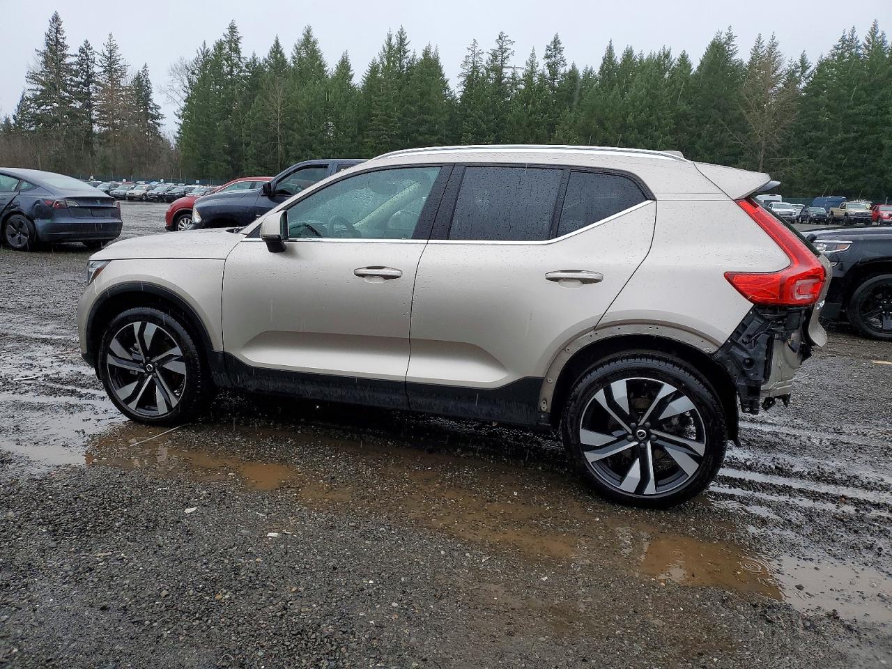 2023 VOLVO XC40 ULTIMATE photo 2