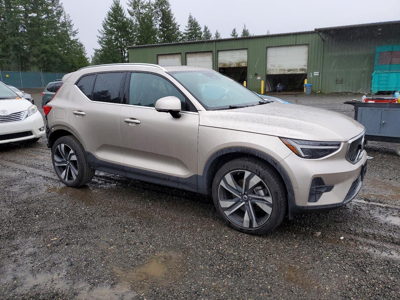 2023 VOLVO XC40 ULTIMATE photo 4