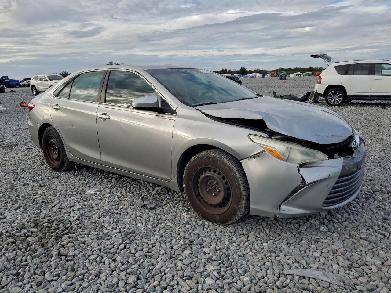 2016 TOYOTA CAMRY LE photo 4