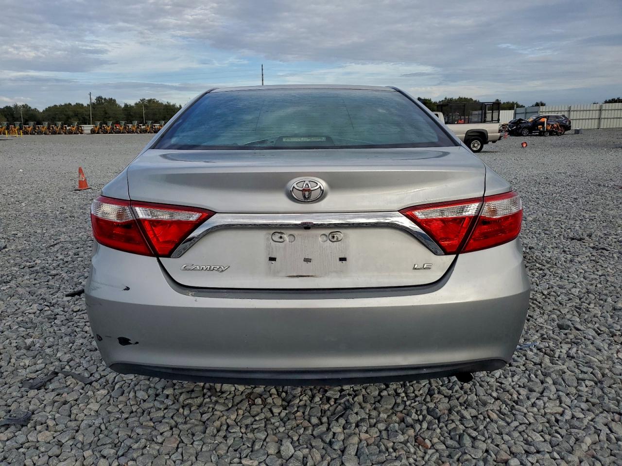 2016 TOYOTA CAMRY LE photo 6
