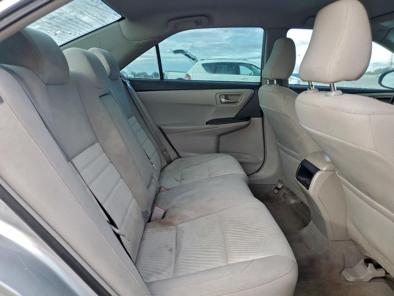 2016 TOYOTA CAMRY LE photo 10