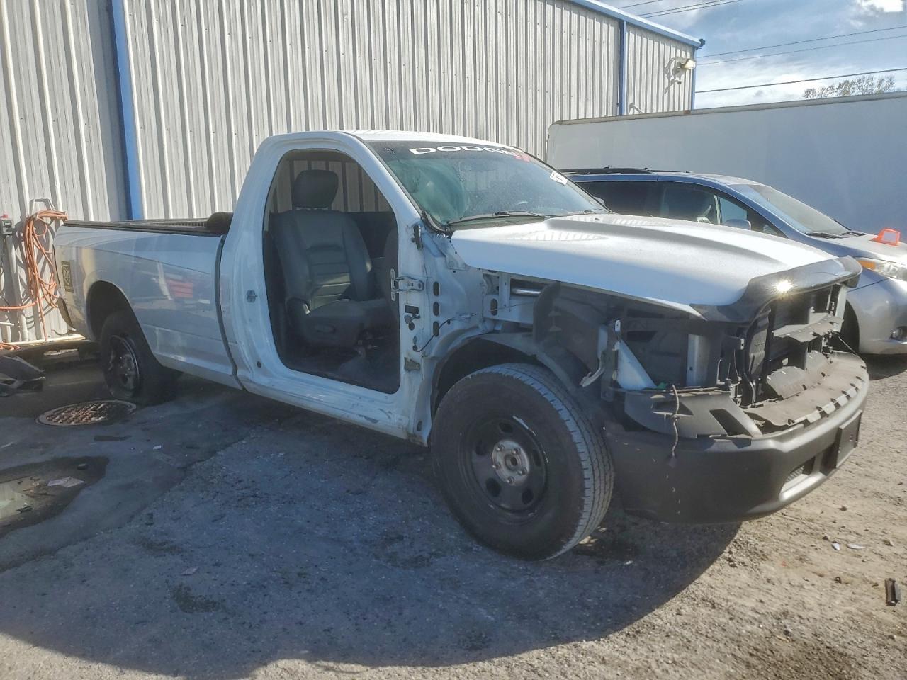 2013 RAM 1500 ST photo 4
