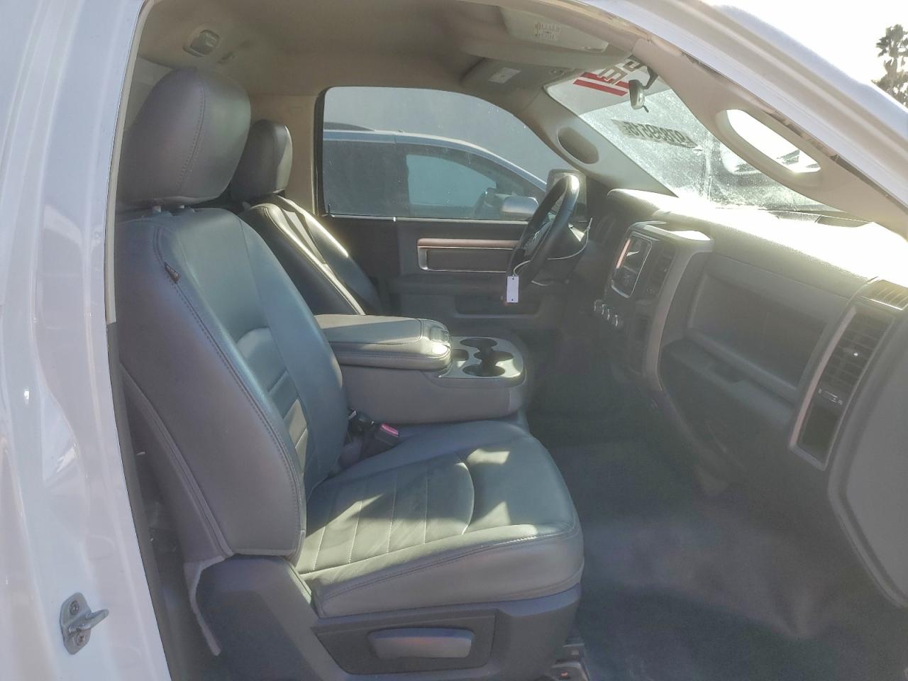 2013 RAM 1500 ST photo 10