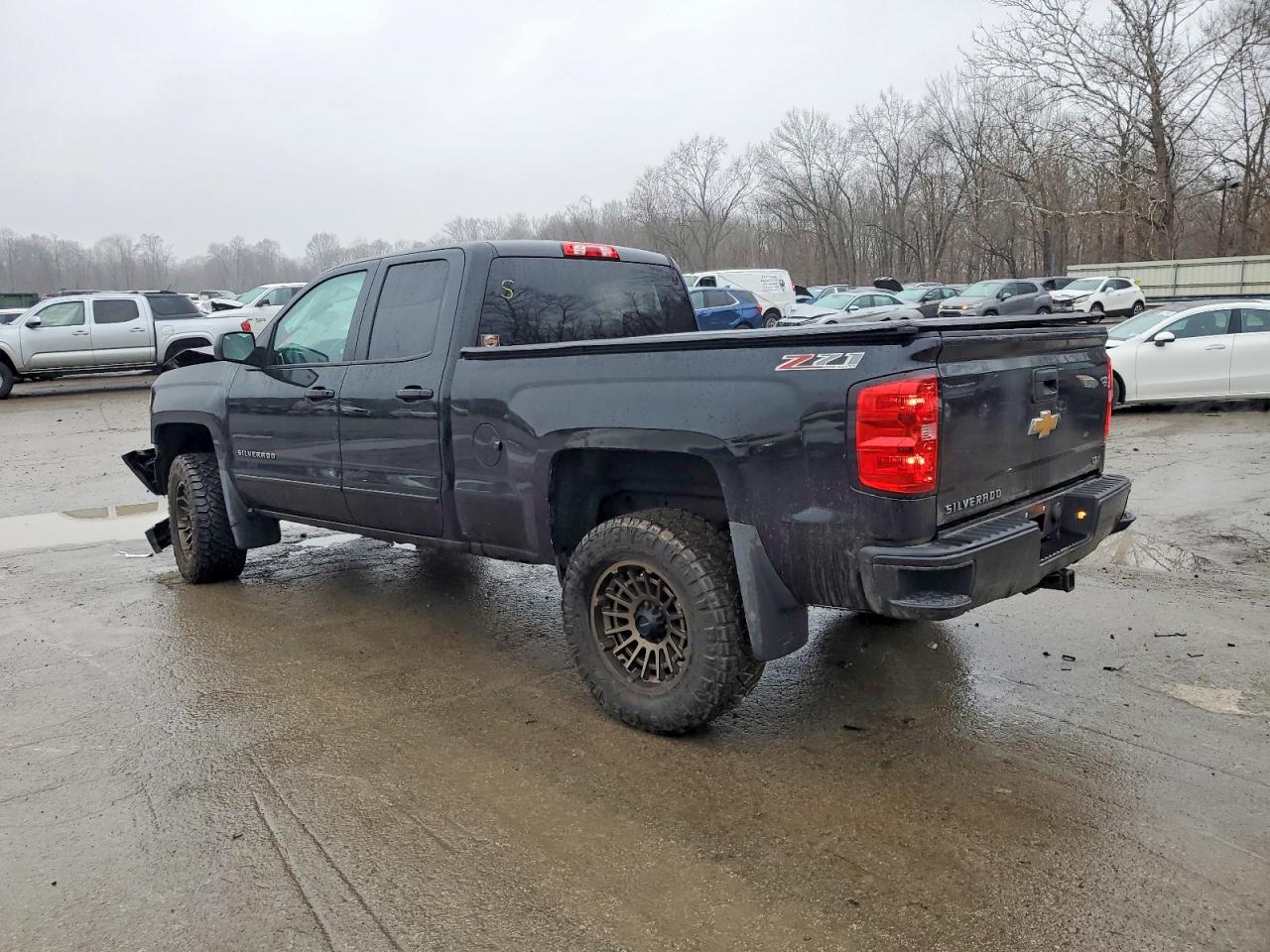 2017 CHEVROLET SILVERADO K1500 LT photo 2