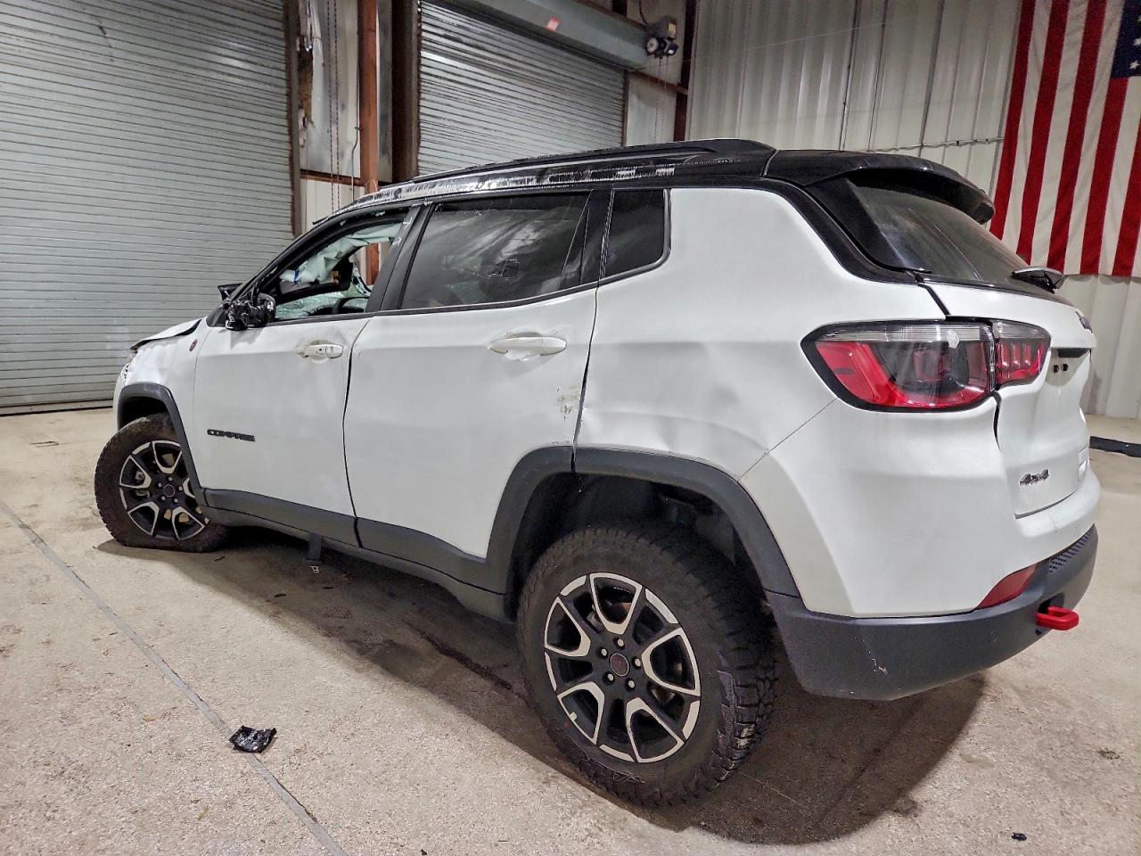 2025 JEEP COMPASS TRAILHAWK photo 2