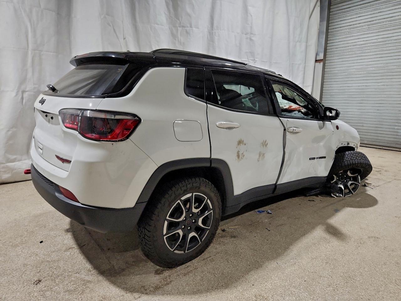 2025 JEEP COMPASS TRAILHAWK photo 3