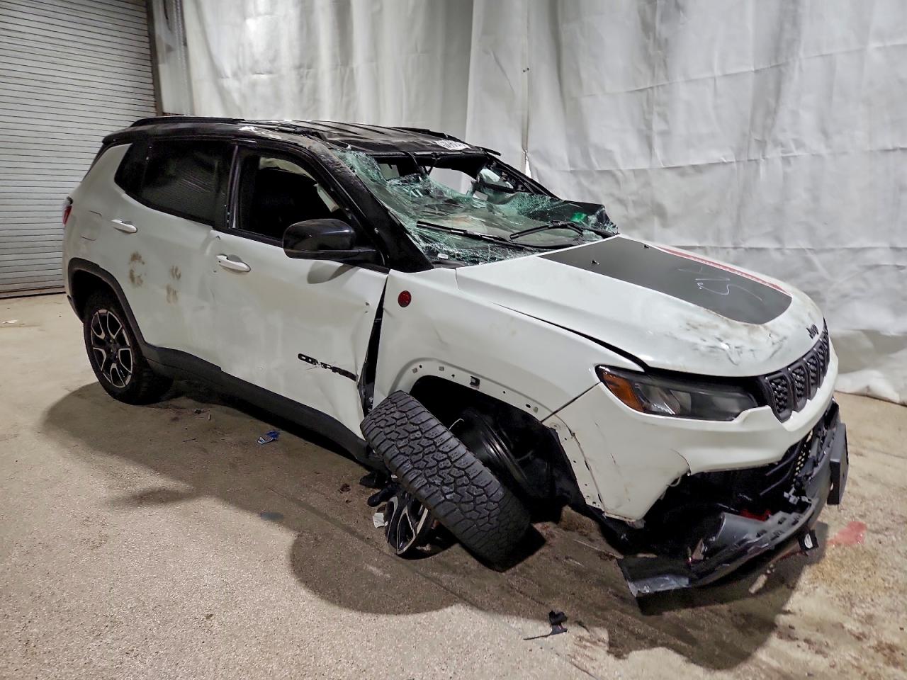 2025 JEEP COMPASS TRAILHAWK photo 4