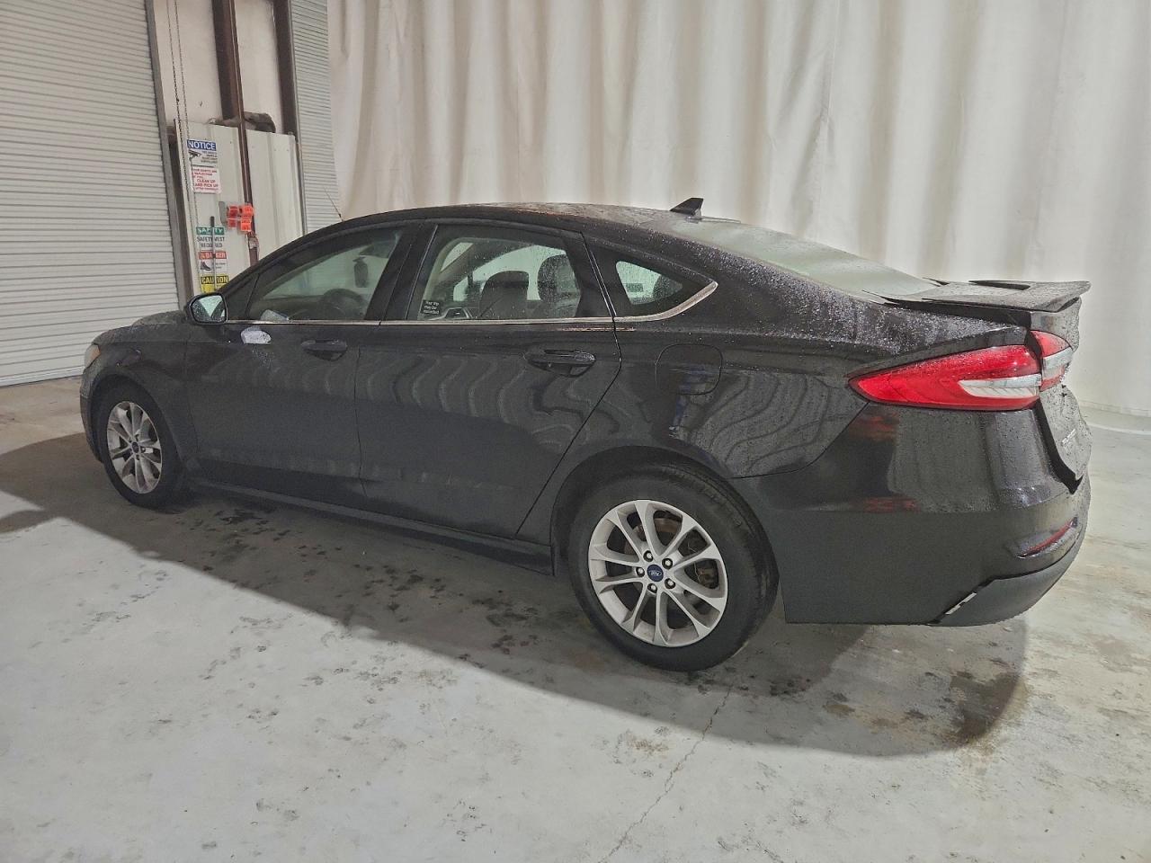 2020 FORD FUSION SE photo 2