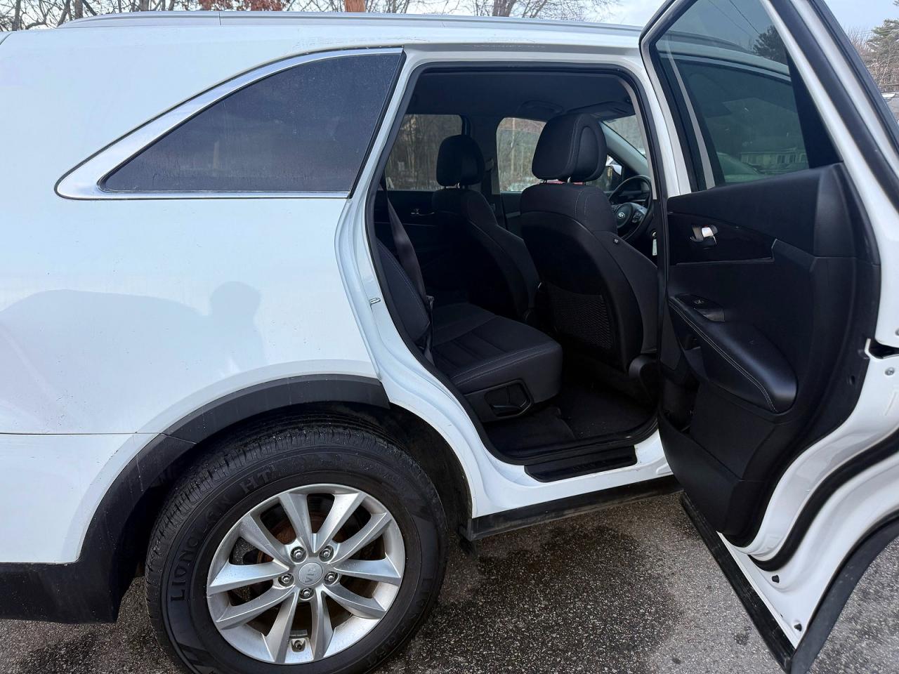 2016 KIA SORENTO LX photo 16