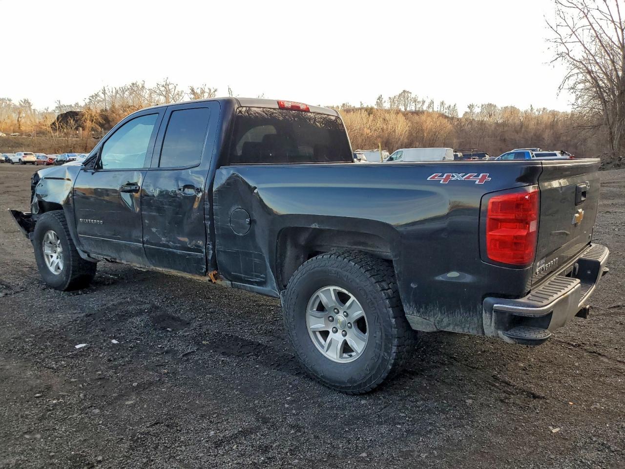 2016 CHEVROLET SILVERADO K1500 LT photo 2