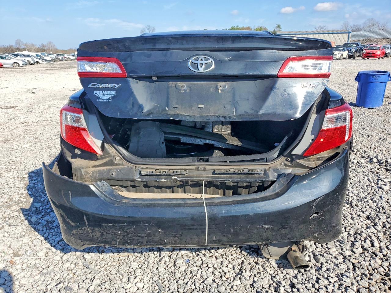 2014 TOYOTA CAMRY L photo 11