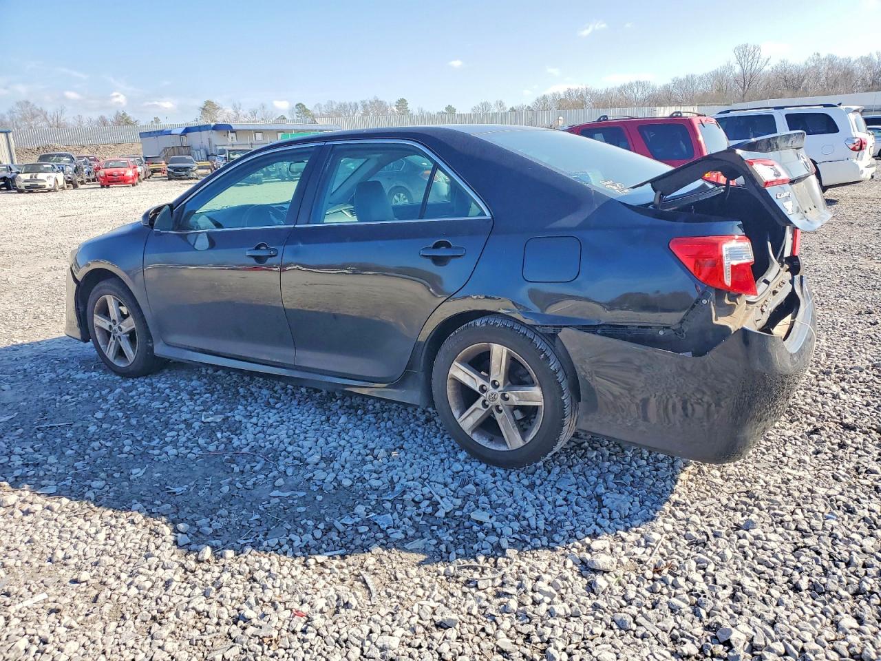 2014 TOYOTA CAMRY L photo 3
