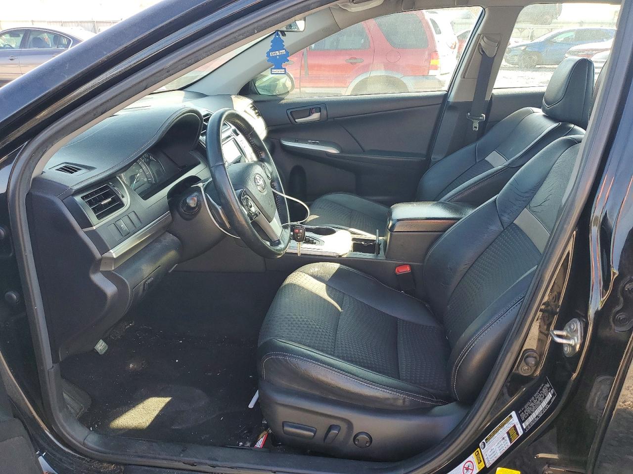 2014 TOYOTA CAMRY L photo 13