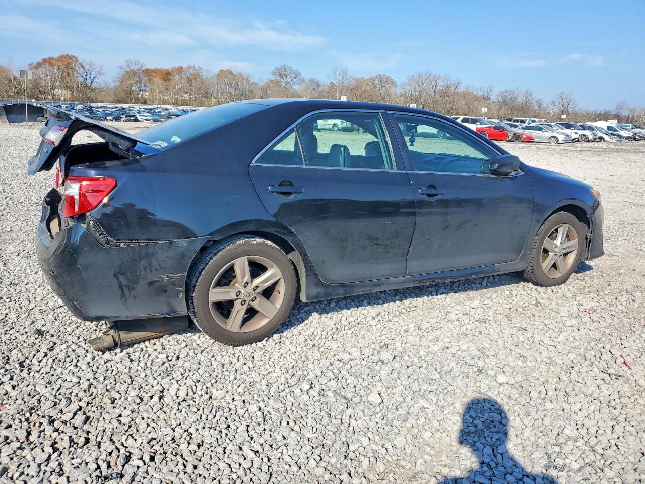 2014 TOYOTA CAMRY L photo 5