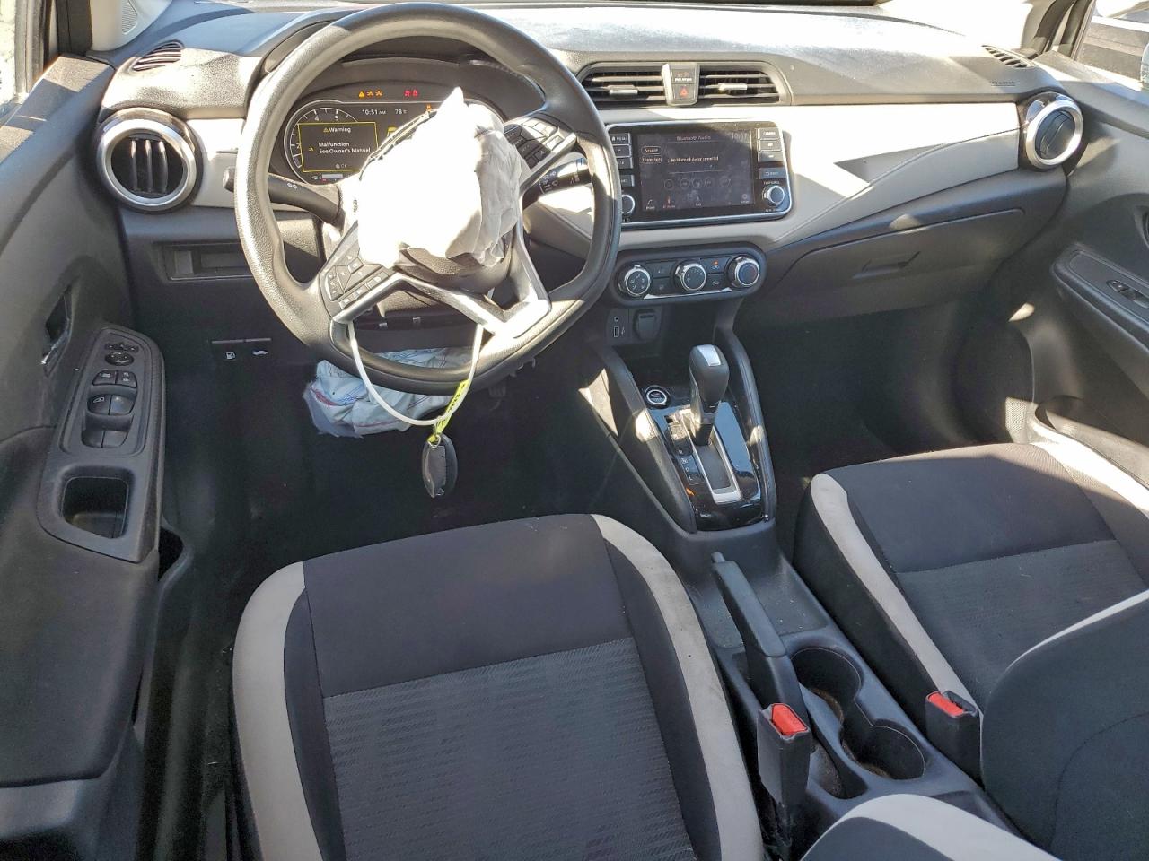 2021 NISSAN VERSA SV photo 8