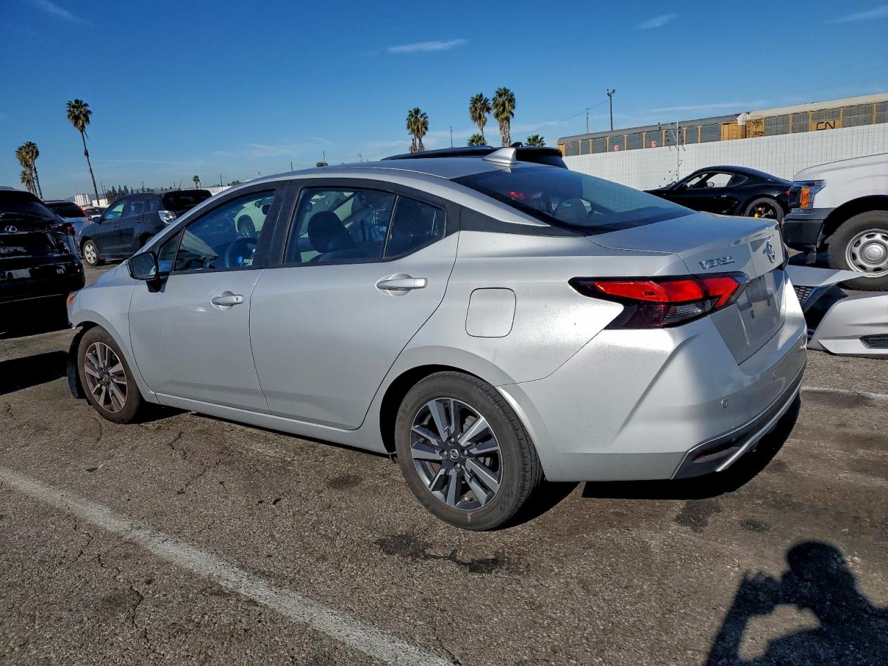 2021 NISSAN VERSA SV photo 2