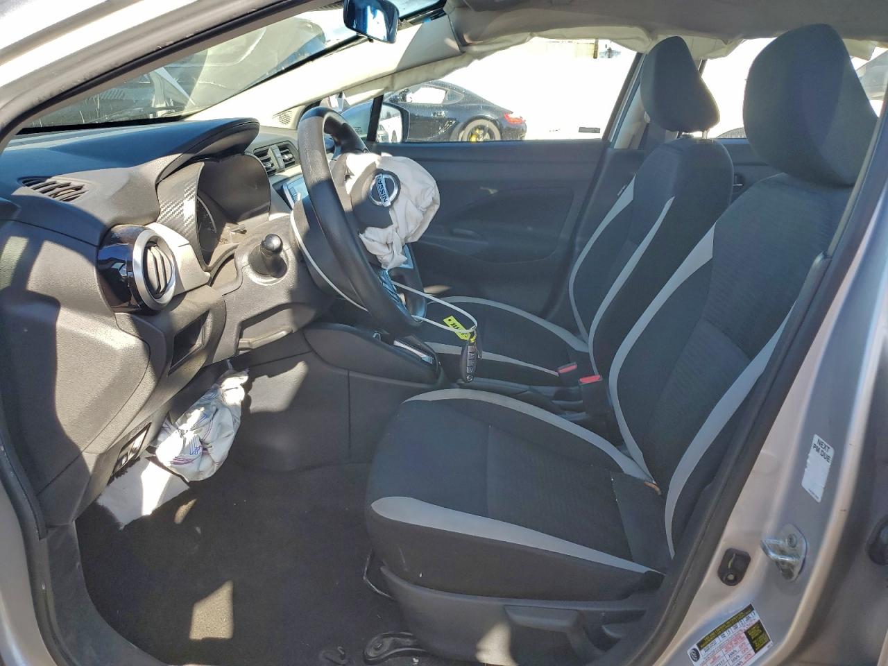 2021 NISSAN VERSA SV photo 7