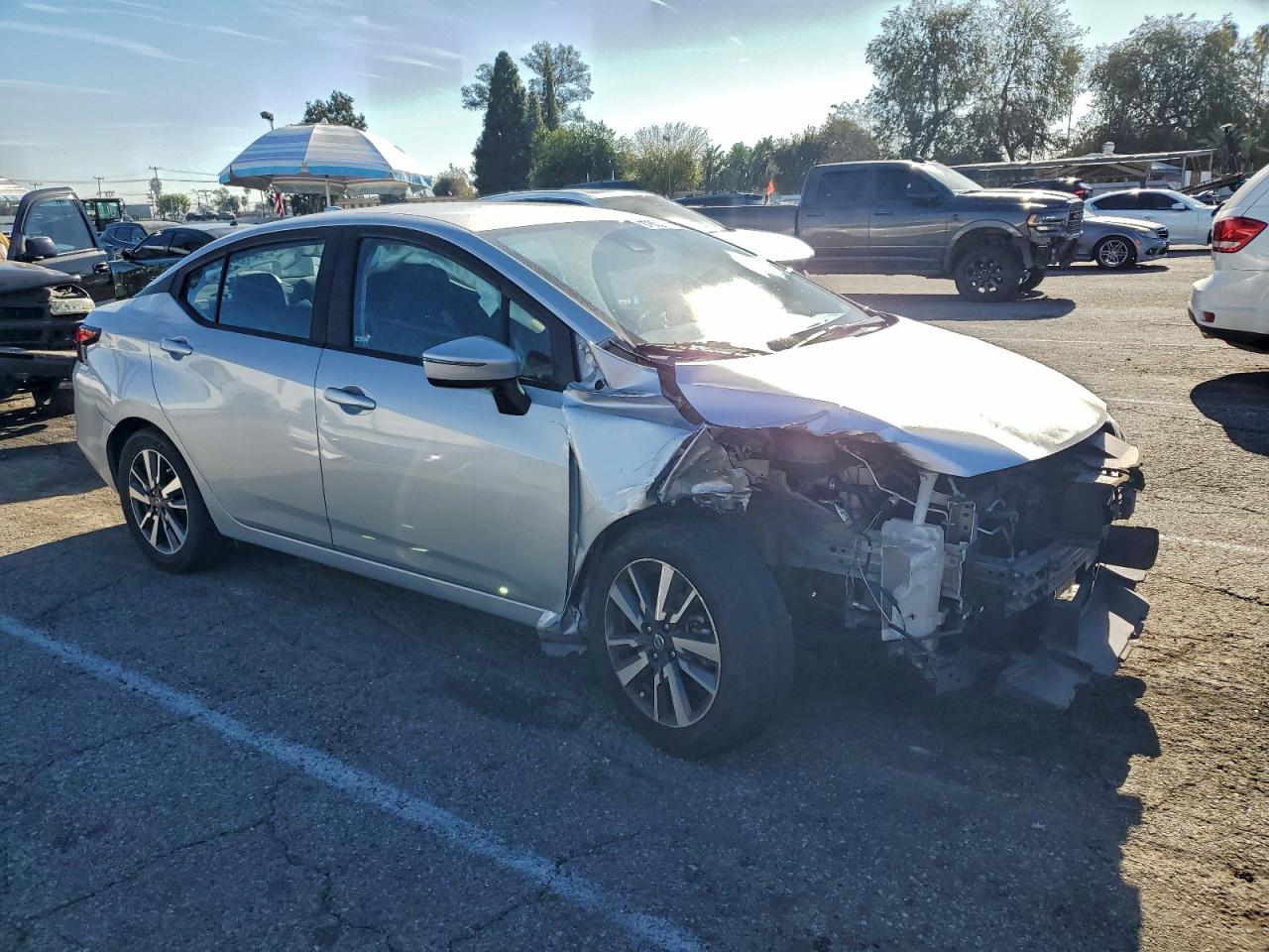 2021 NISSAN VERSA SV photo 4
