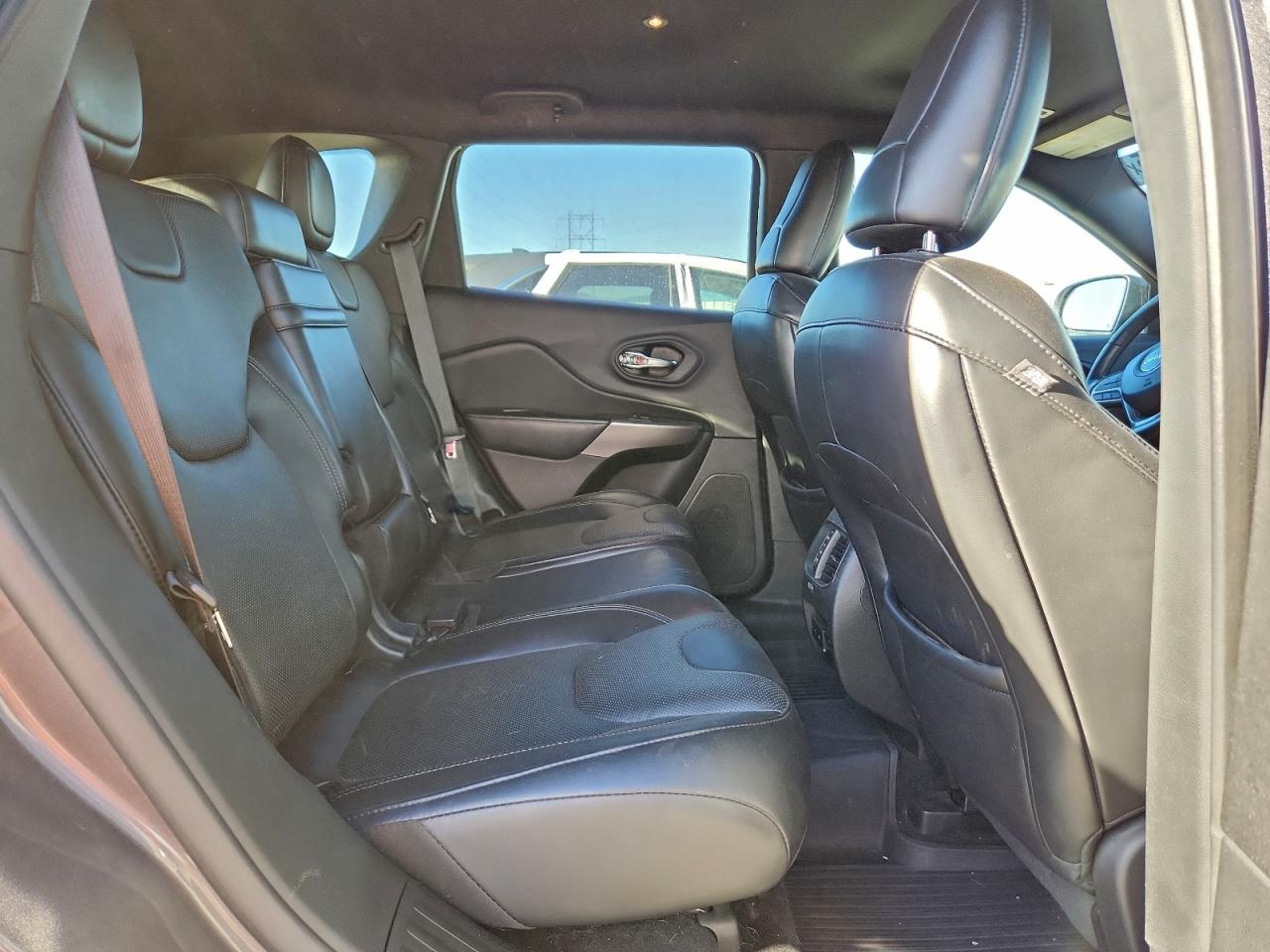 2019 JEEP CHEROKEE LIMITED photo 11
