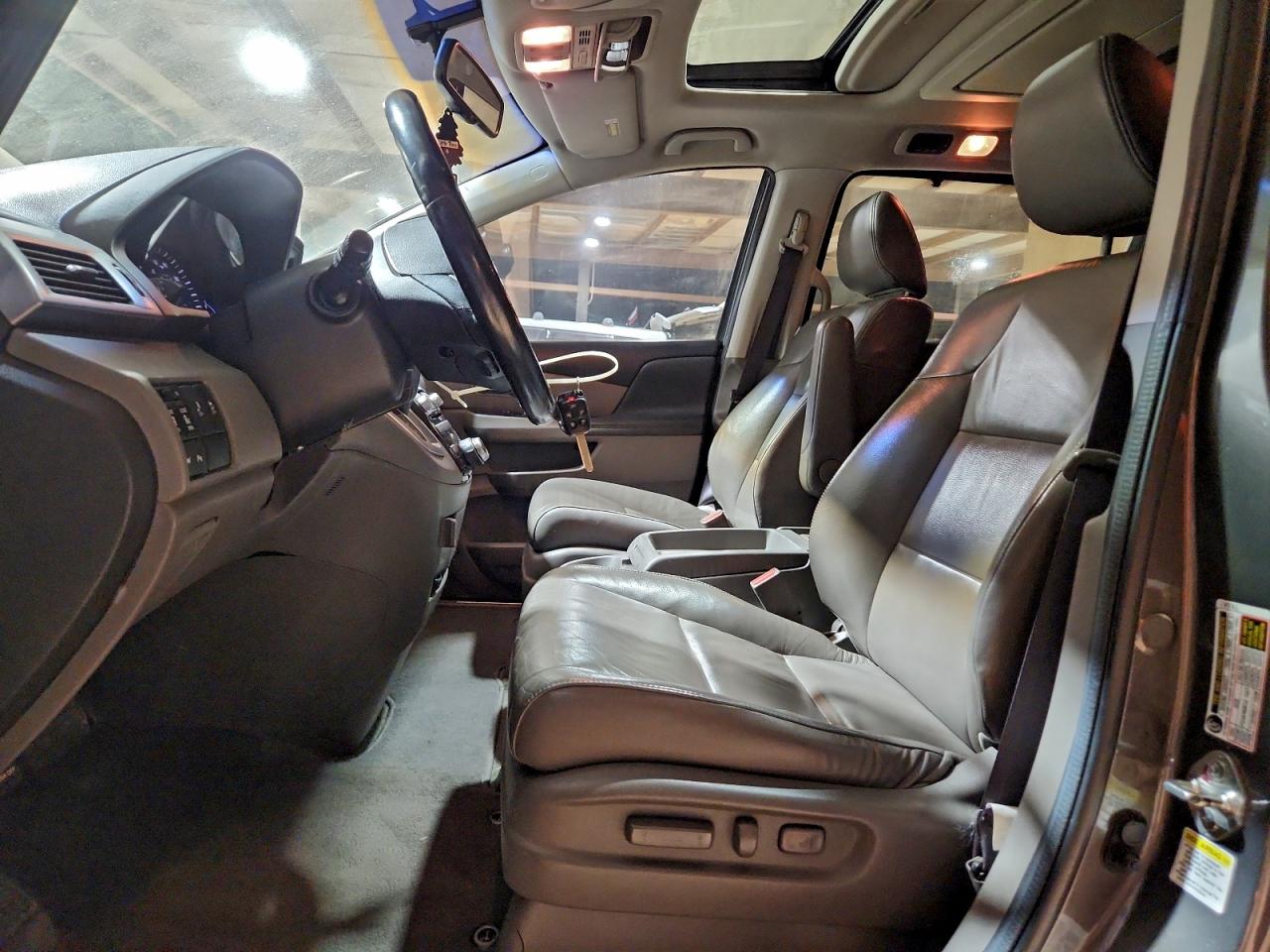 2012 HONDA ODYSSEY TOURING photo 7