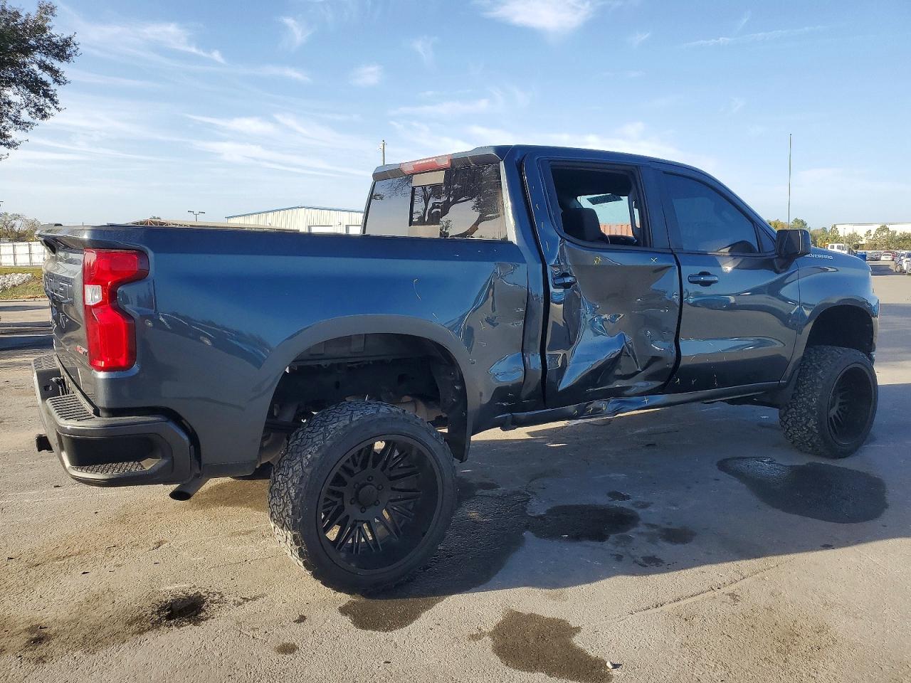 2020 CHEVROLET SILVERADO C1500 RST photo 3